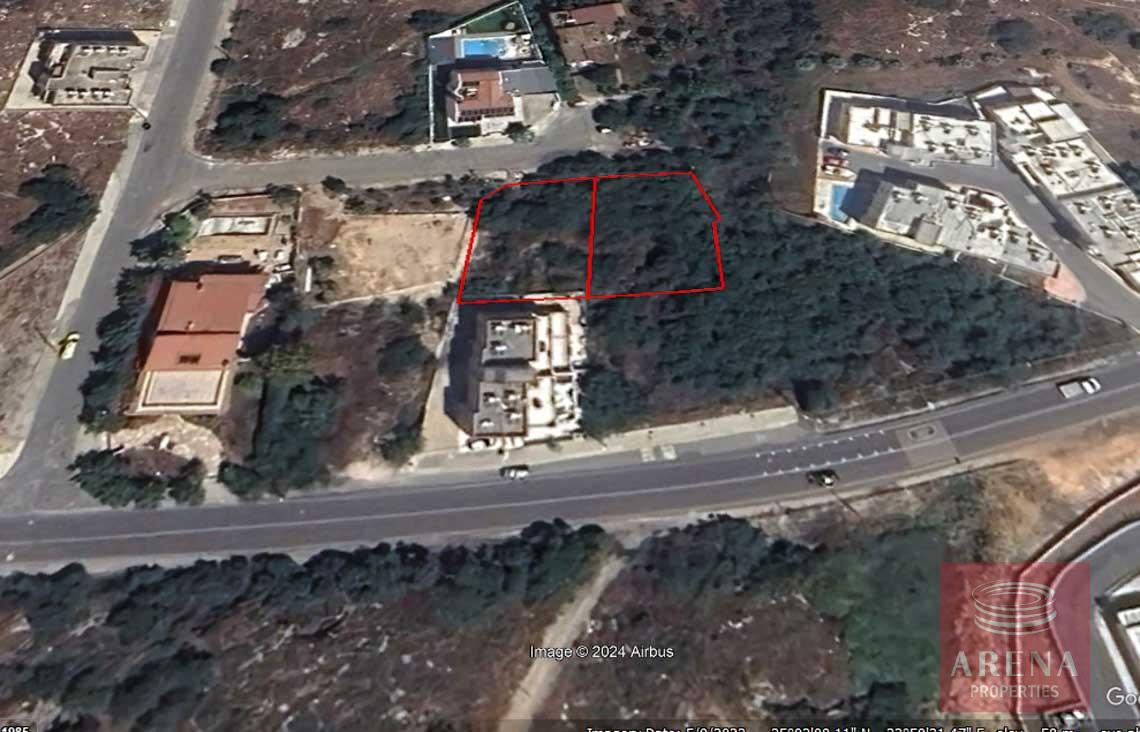 LAND IN PARALIMNI