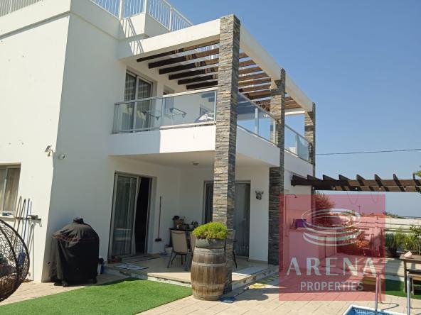1 3 BED VILLA PERVOLIA 8426
