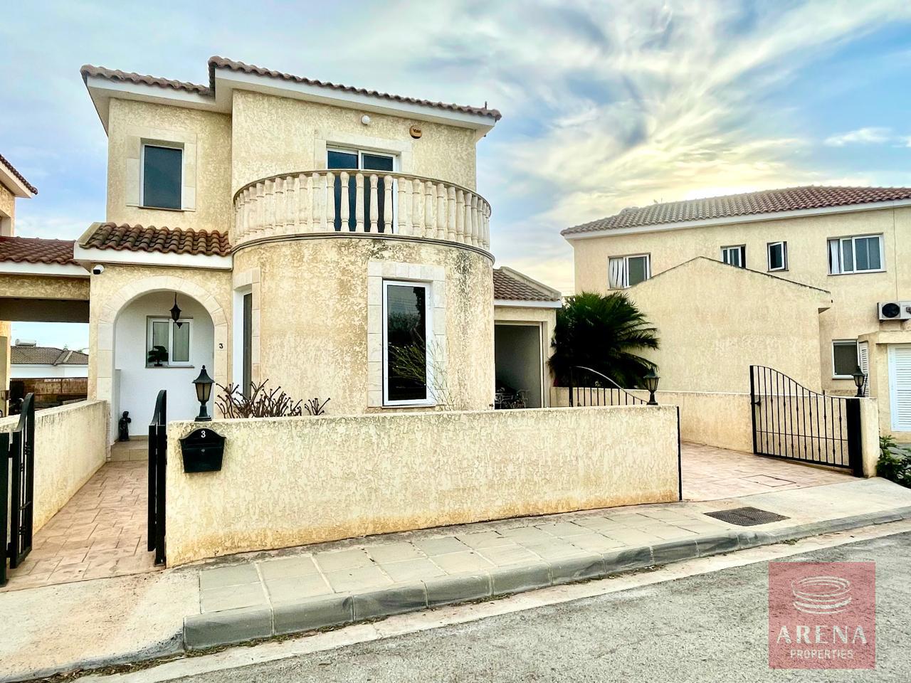 3 bed villa in frenaros