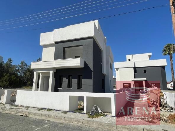 4 bed villa in Livadia