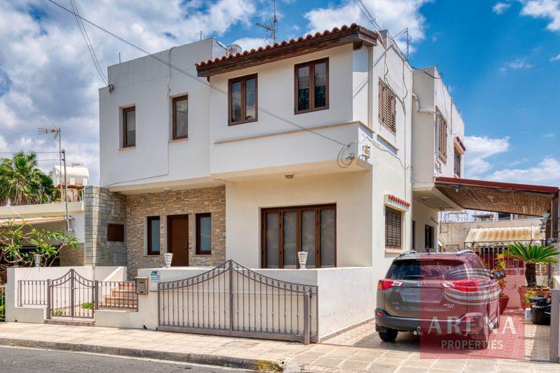 4 bed house in New Marina area - larnaca