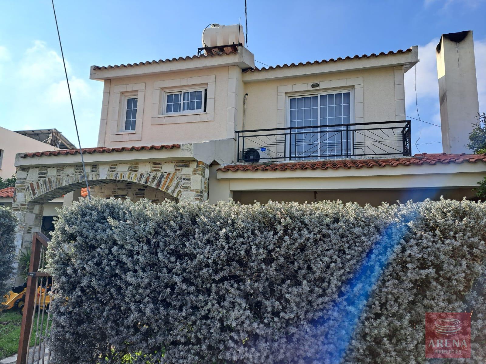 Seller maria aradippou 20