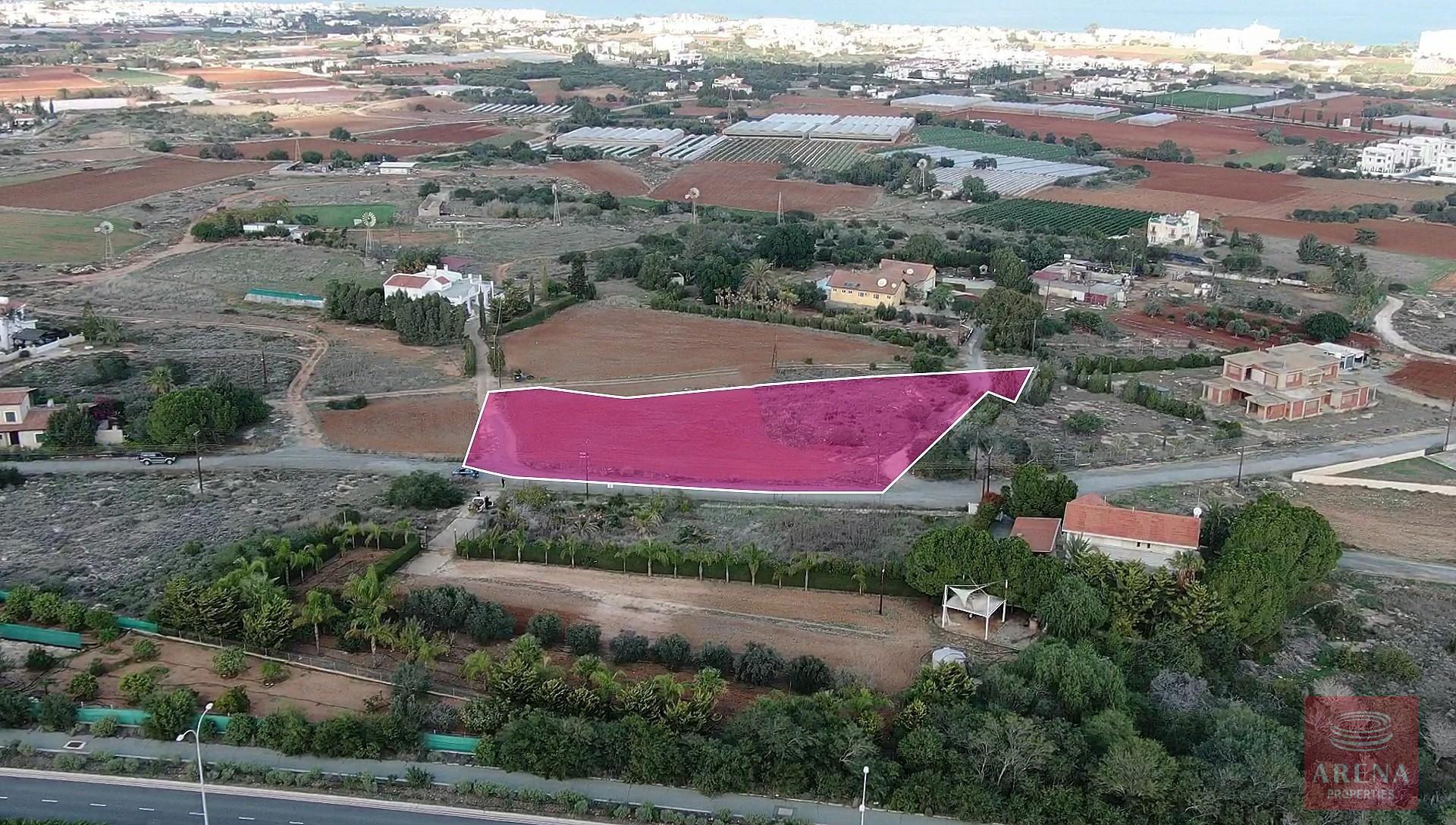 1 land in paralimni 9208 3