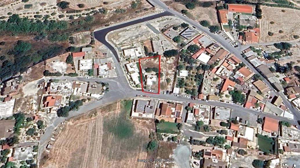 LAND IN ARADIPPOU