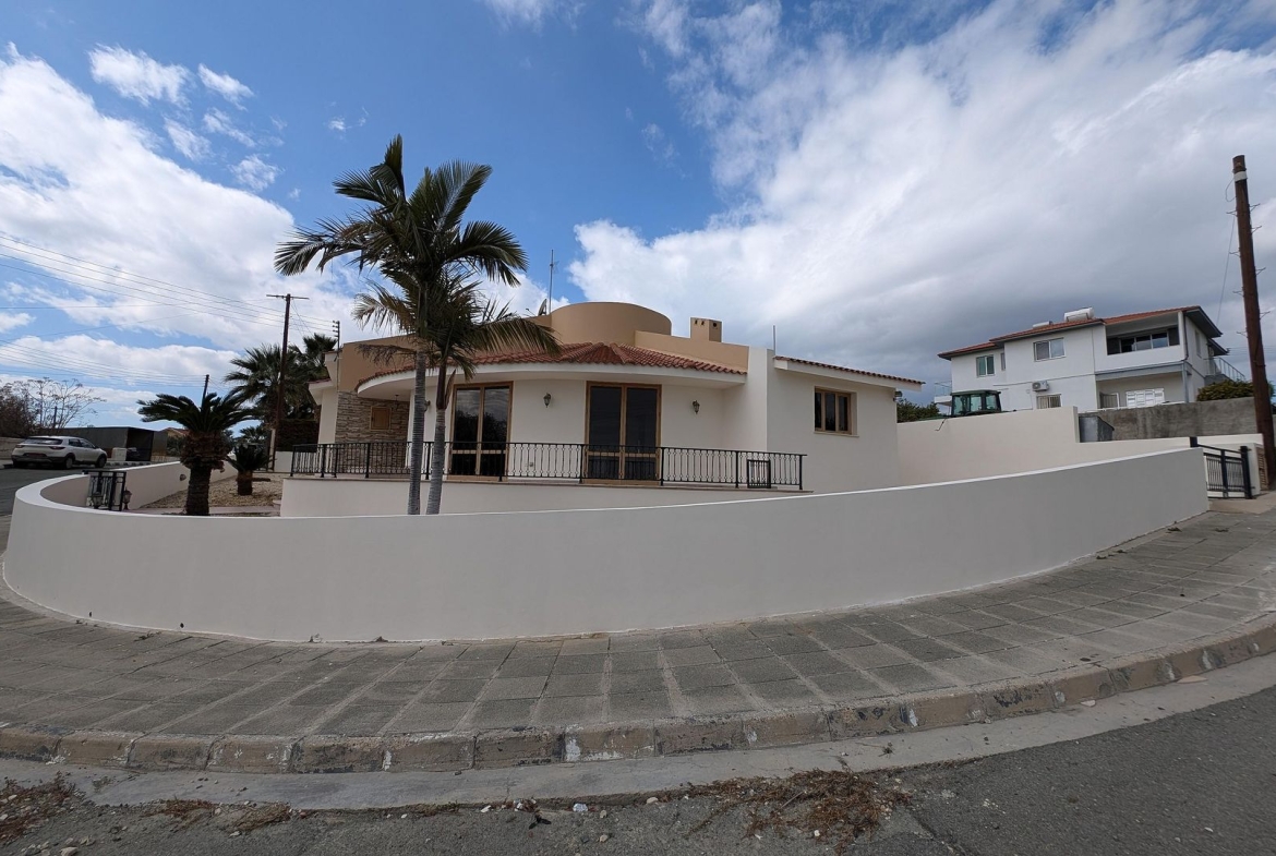 3 bed bungalow in maroni