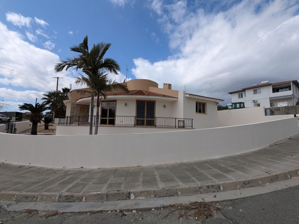 3 bed bungalow in maroni