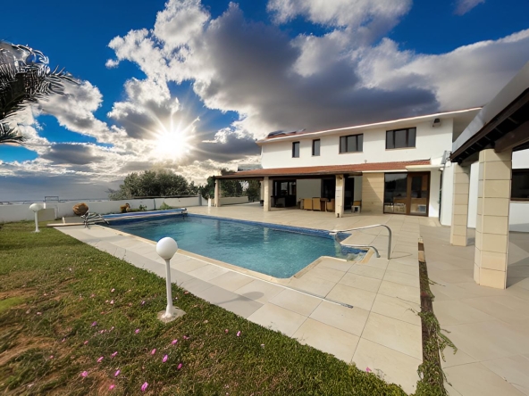 4 bed villa in Agios Theodoros