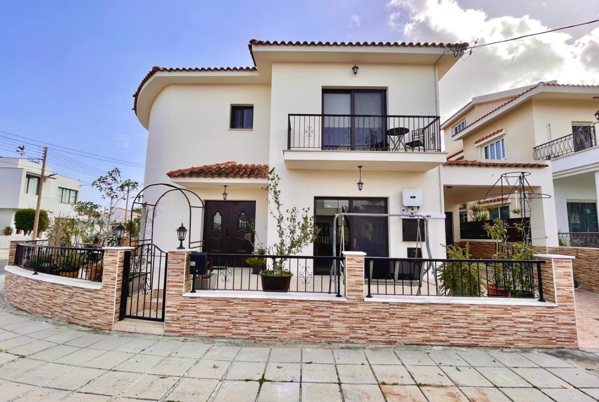 4 bed villa in Livadia