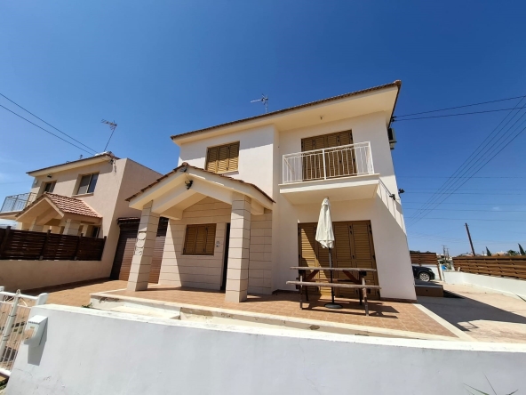 4 BED VILLA IN OROKLINI