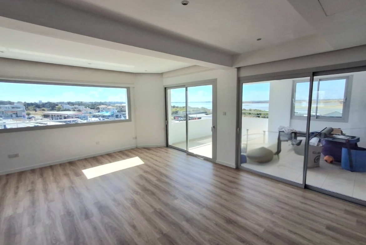 4 bed apt for rent in Faneromeni