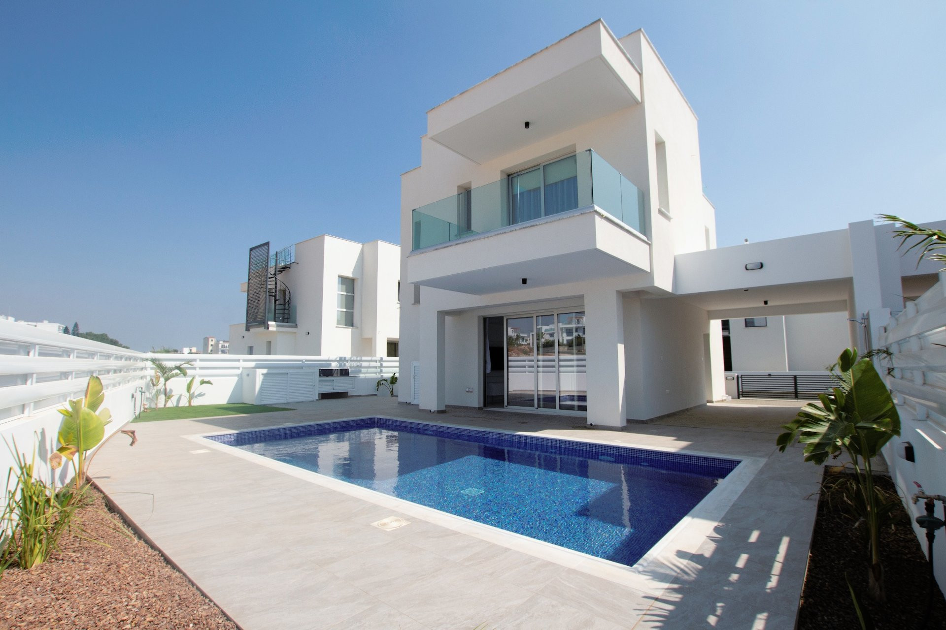 4 bed villa in oroklini