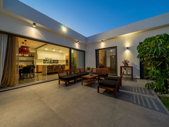 5 bed bungalow for sale
