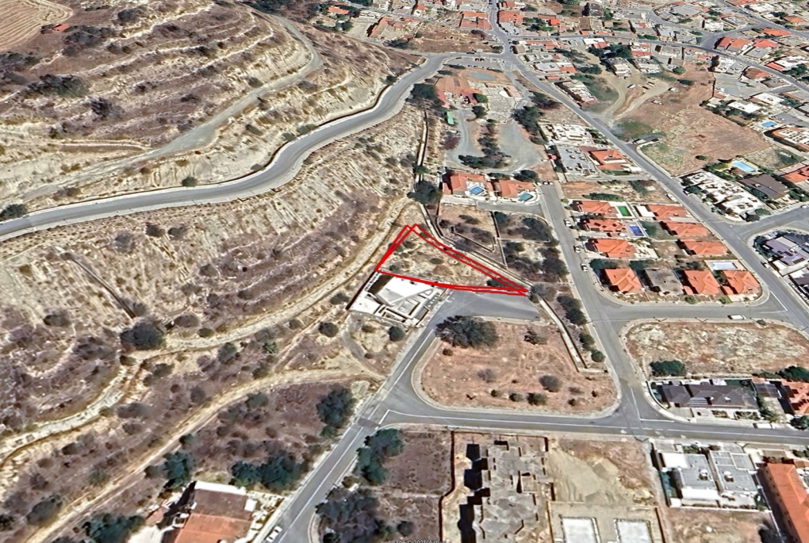 plot in oroklini