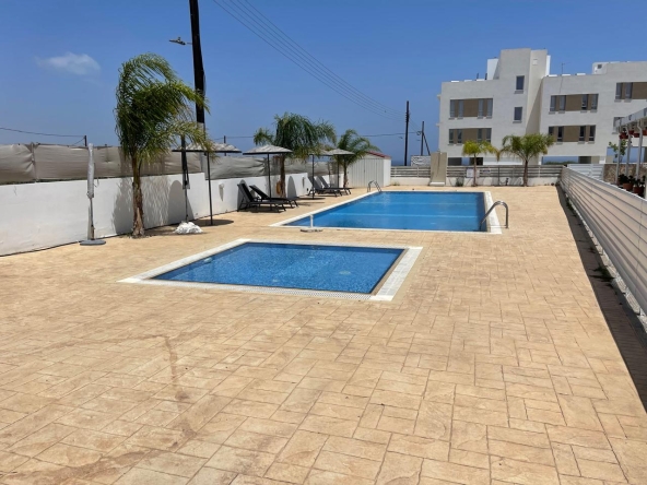 2 bed apt in Paralimni