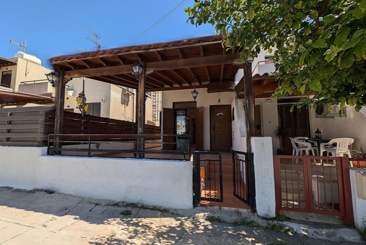 townhouse in Oroklini