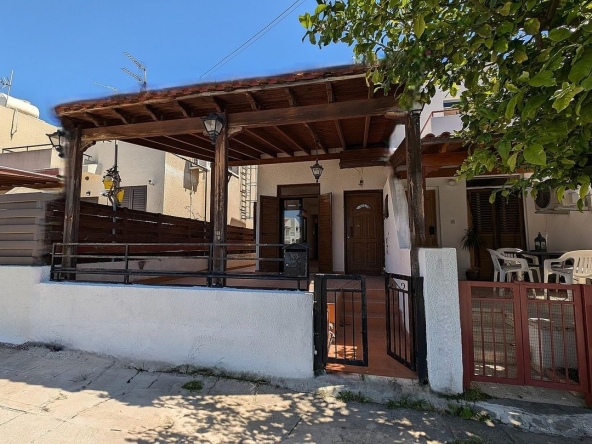 townhouse in Oroklini