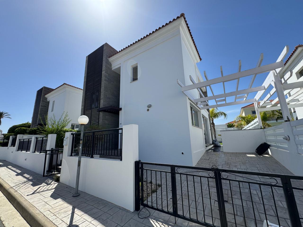 1 3 BED VILLA PERNERA 9635 6