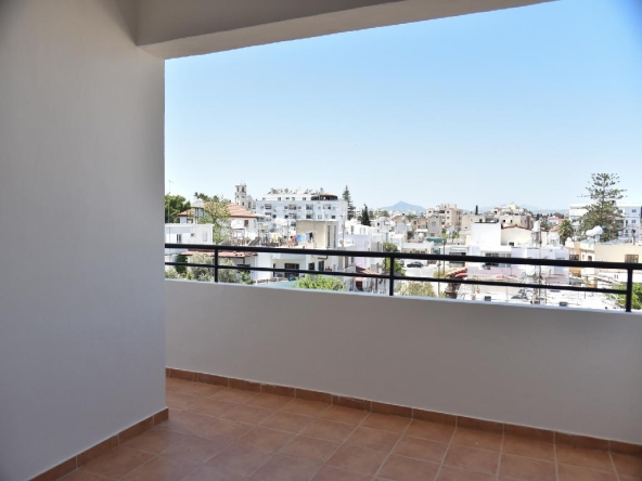 3 bed apt in Chrysopolitissa