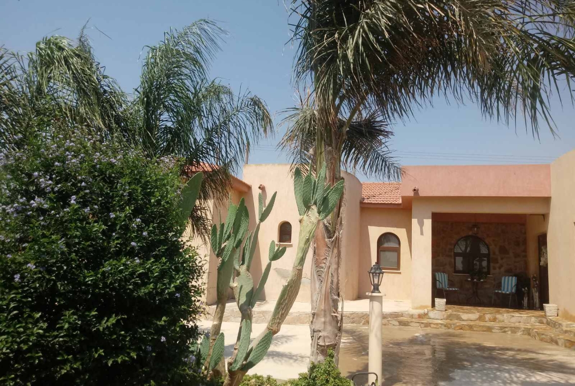 BUNGALOW IN XYLOTIMBOU