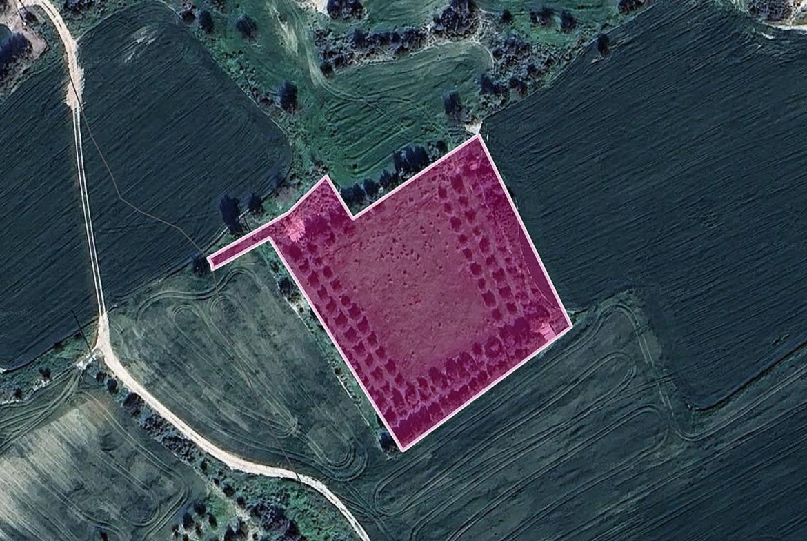 LAND IN TOCHNI