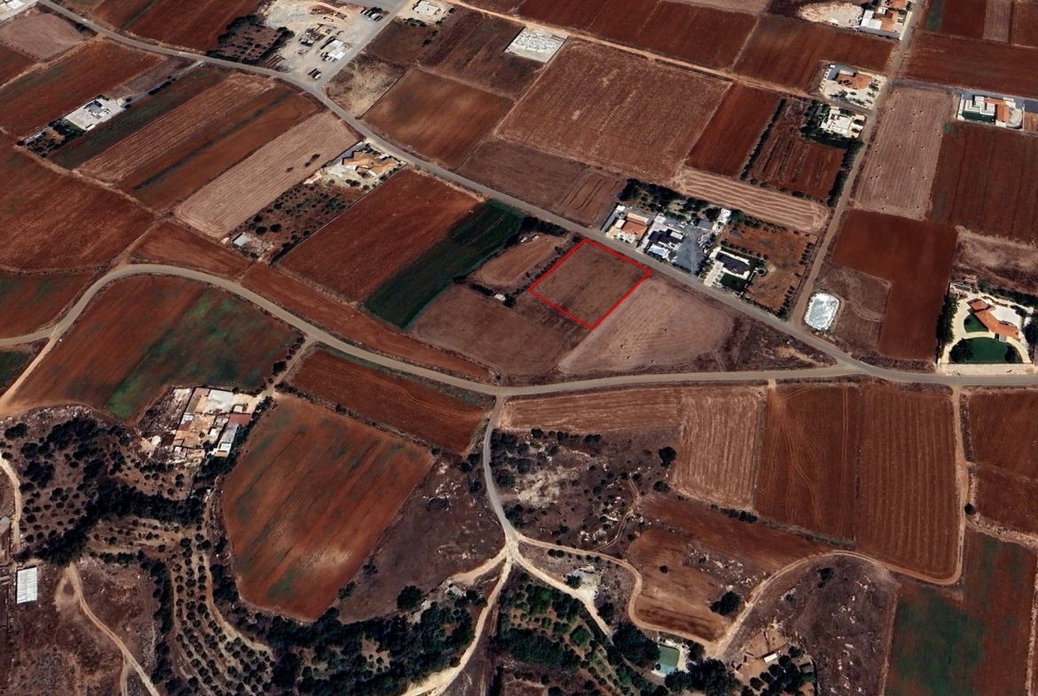 LAND IN XYLOFAGOU