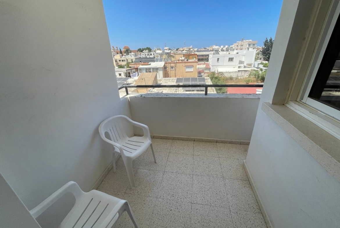 1 bed apt paralimni