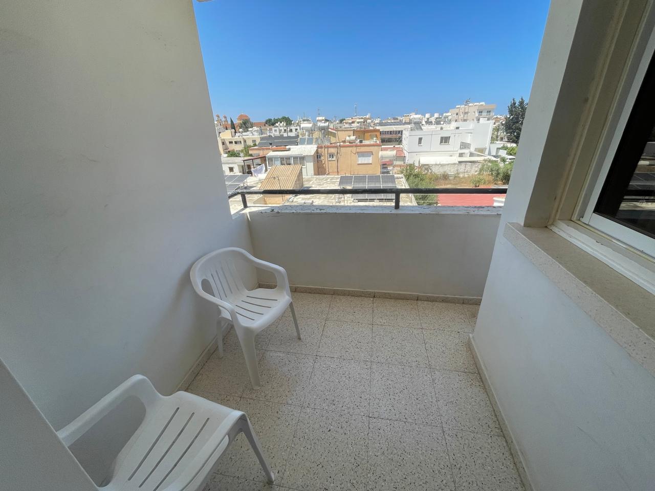 1 bed apt paralimni