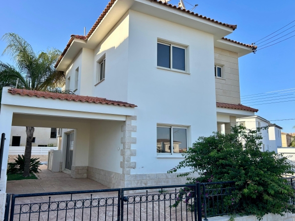 VILLA IN OROKLINI