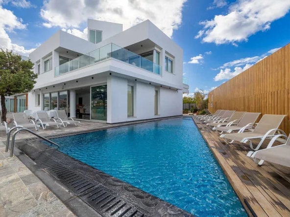 VILLA IN PAPHOS