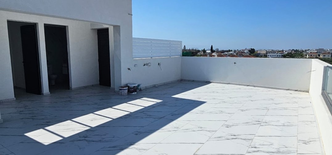 penthouse in livadia