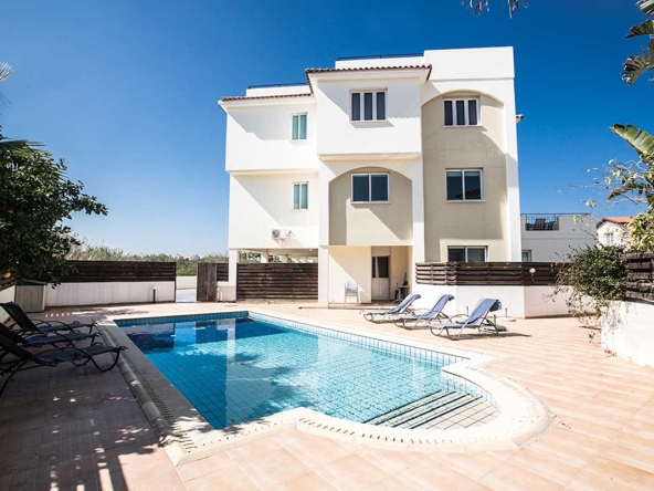 apartment in Pernera