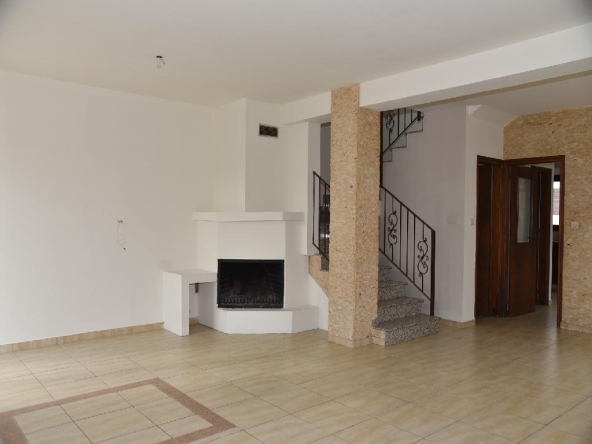 3 bed semi detached villa