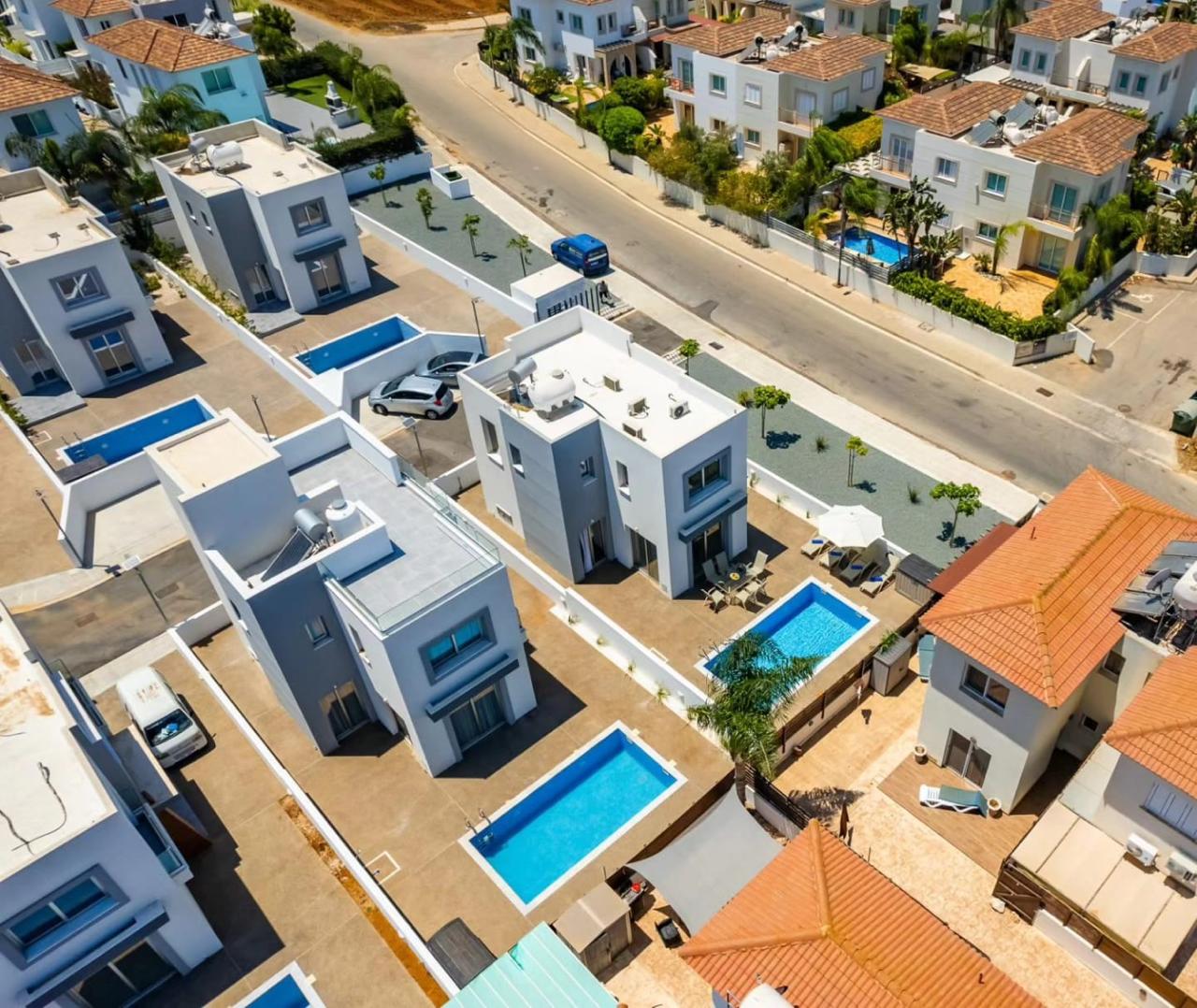 1 VILLA IN AYIA TRIADA 9915 5