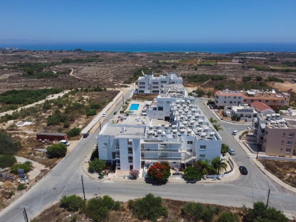 flat in paralimni