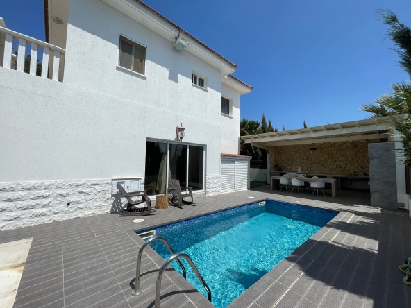 villa for rent n derynia