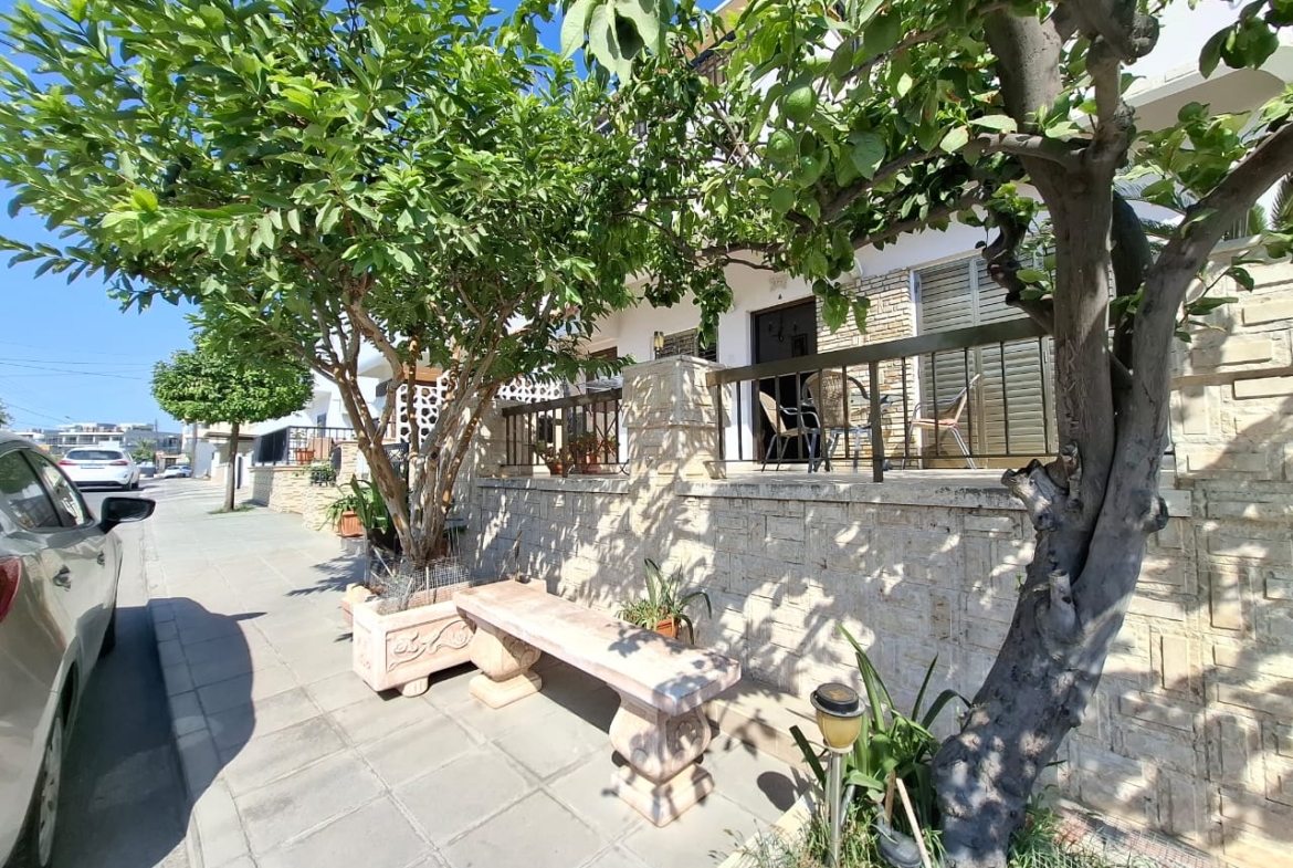 4 bed apt sotiros