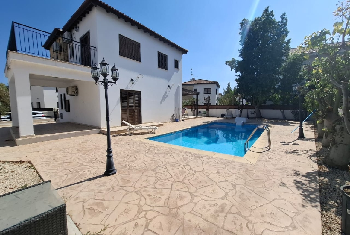 4 BED VILLA IN DEKELIA
