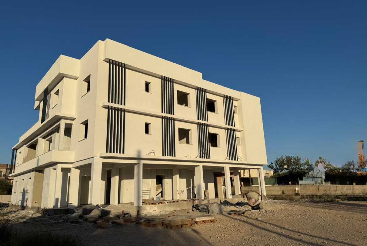 APT FOR SALE IN derynia