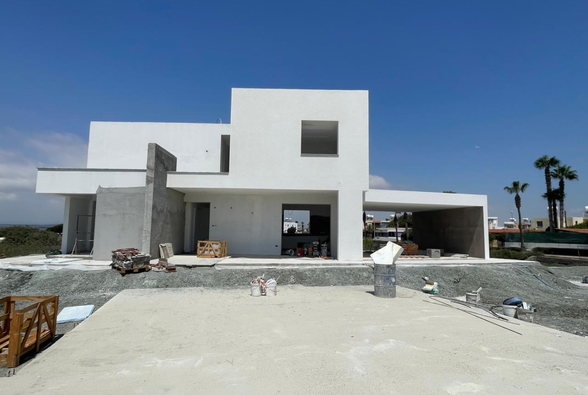 seafront villa in pervolia