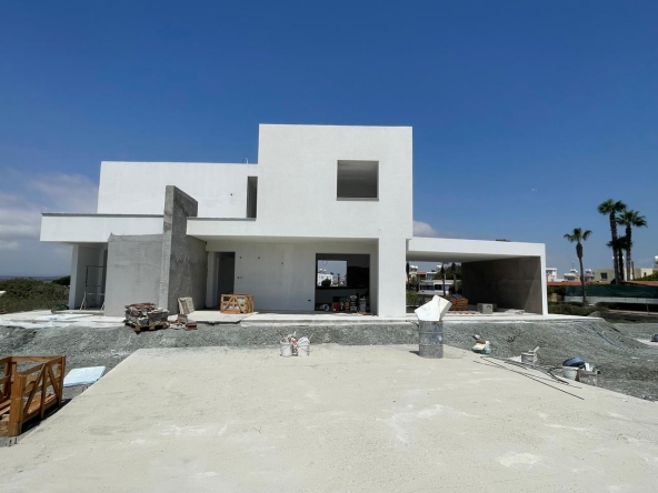 seafront villa in pervolia
