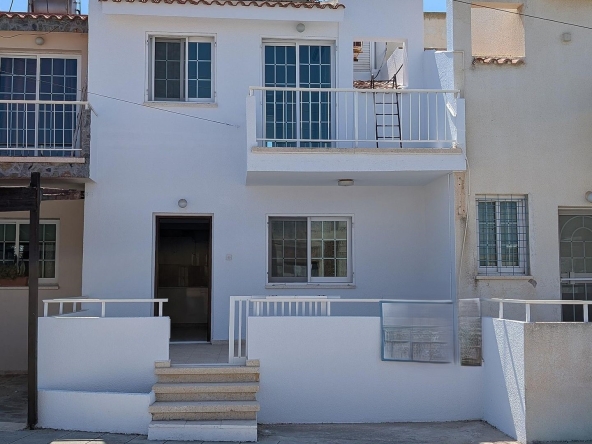 2 bed townhouse in paralimni
