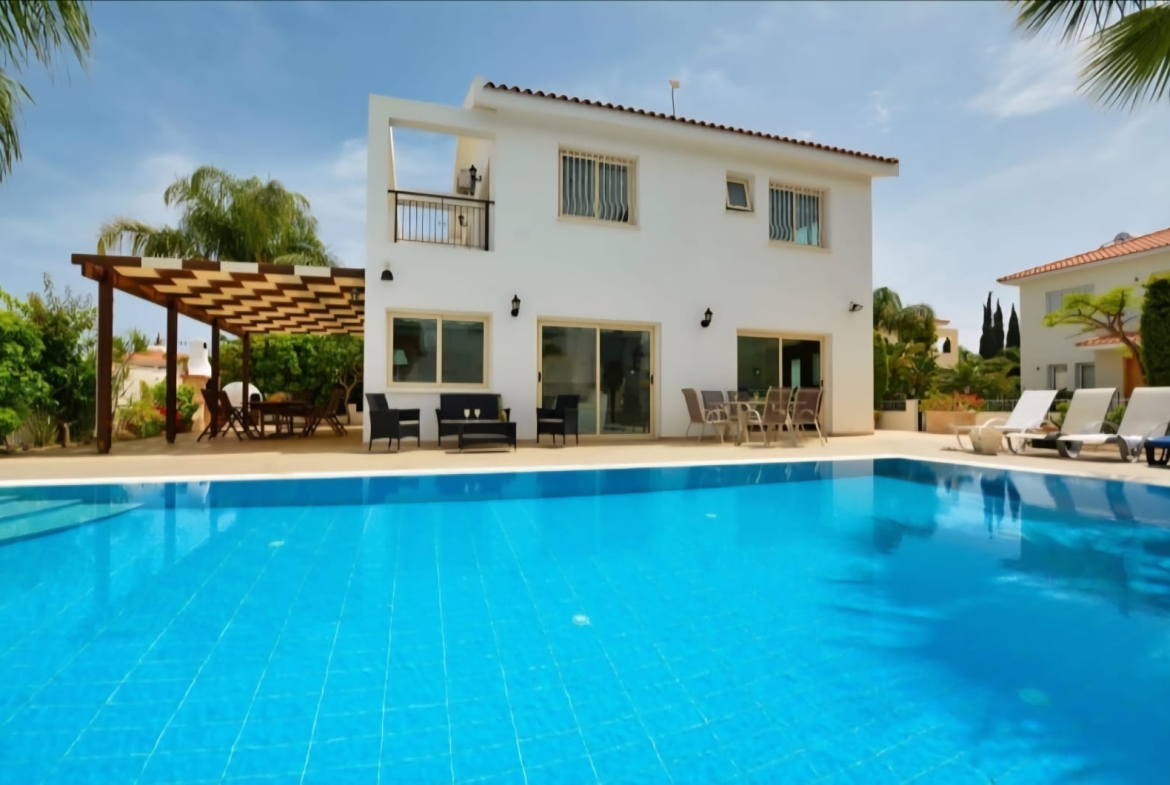 4 BED VILLA IN PROTARAS