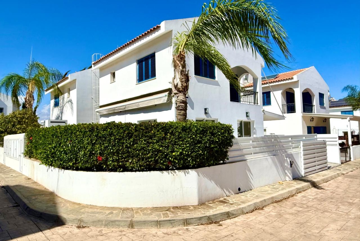 villa in ayia triada