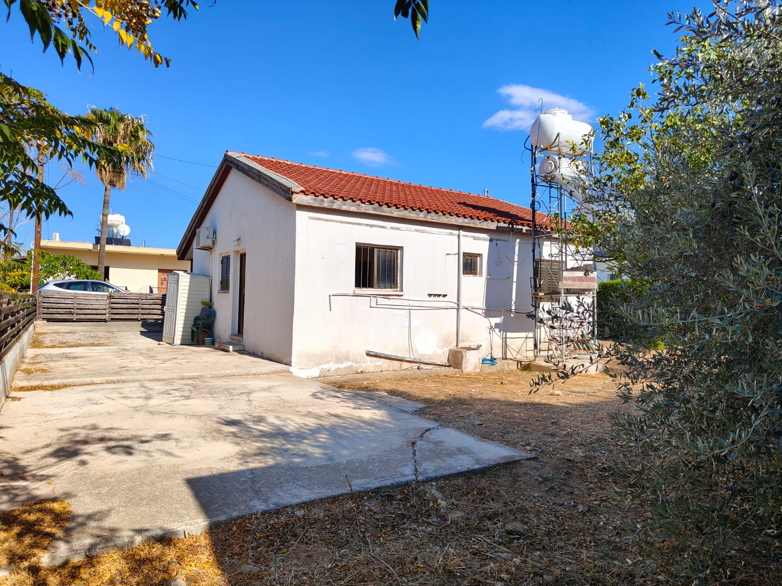 BUNGALOW IN AVGOROU
